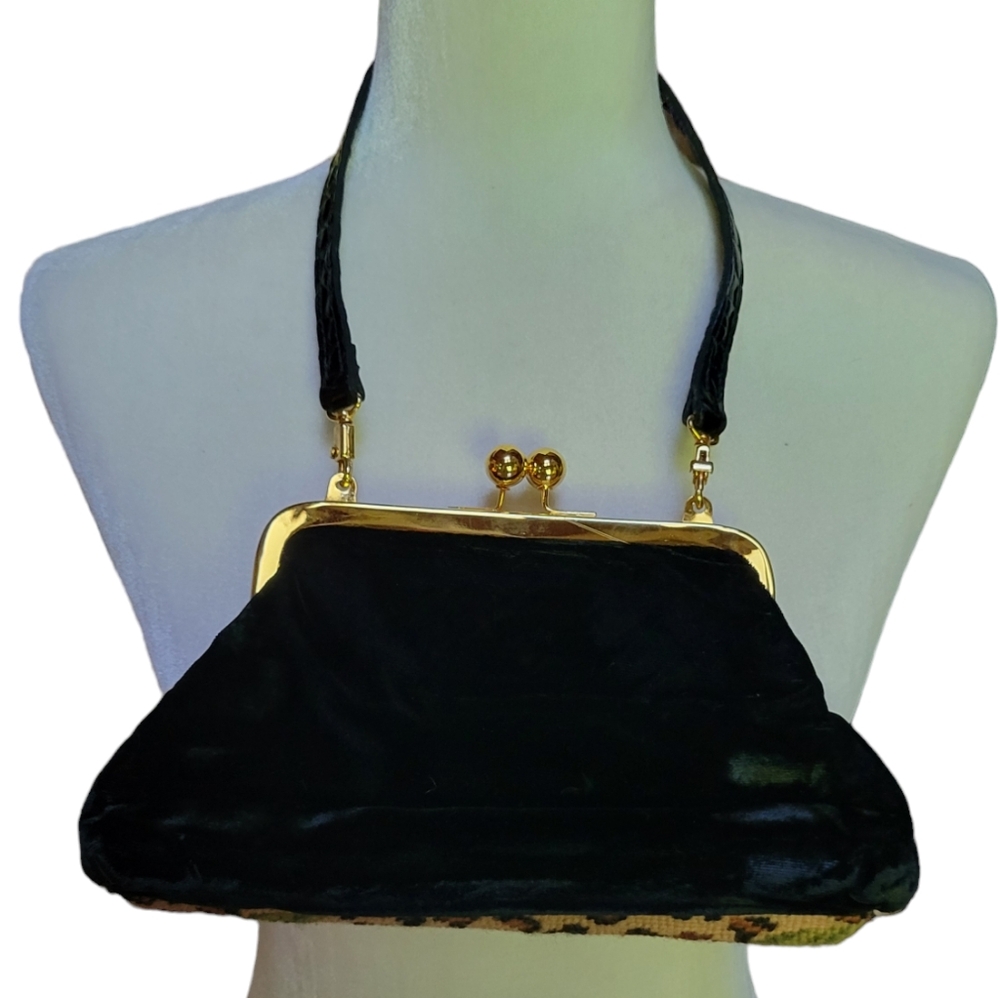 CLEVER CARRIAGE CO NEEDLEPOINT ROSE VELVET HANDBAG - Picture 5 of 15